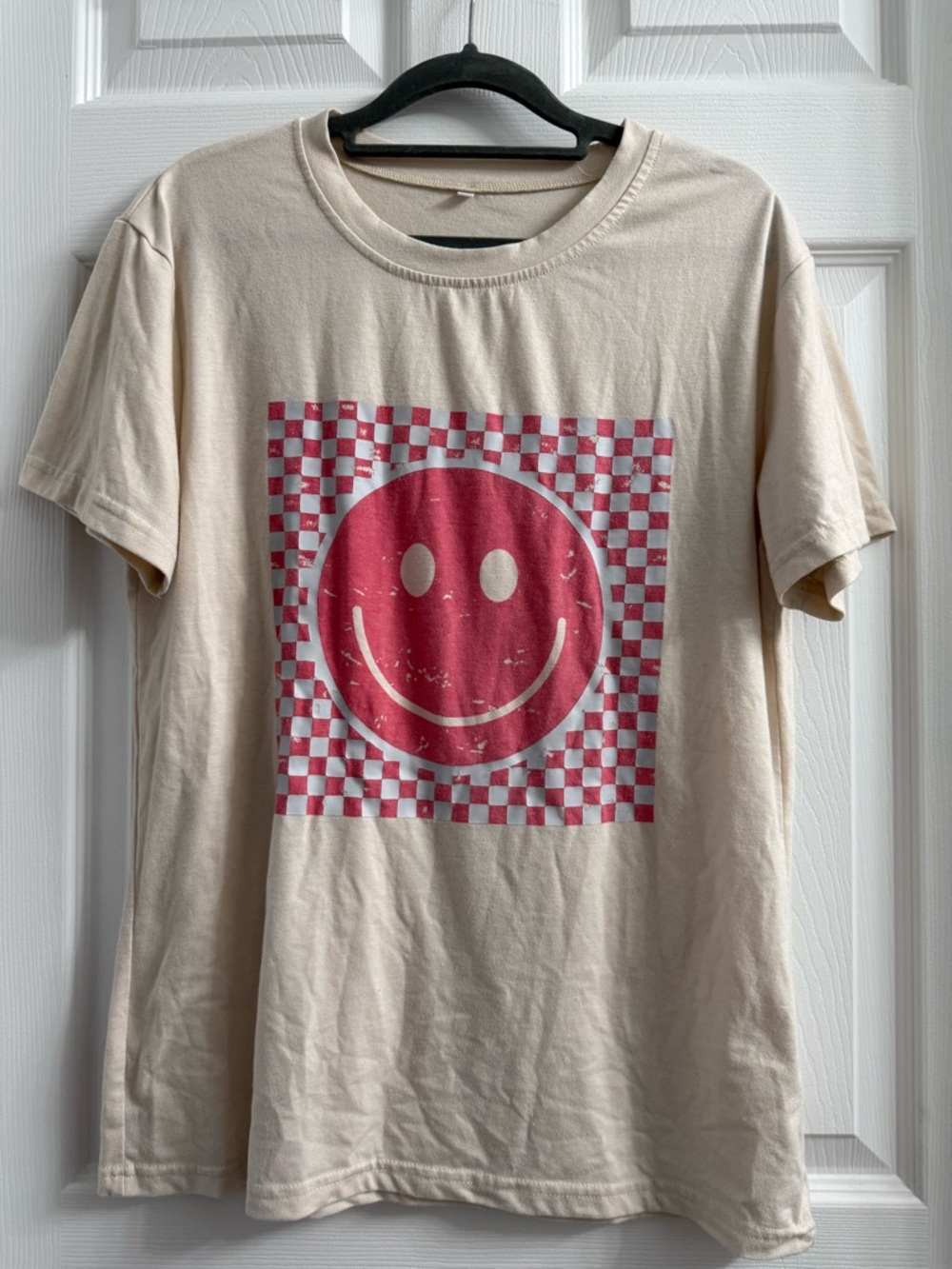 Beige Pink Smiley Face Checkerboard Distressed Women's Short Sleeve T-Shirt Sz M